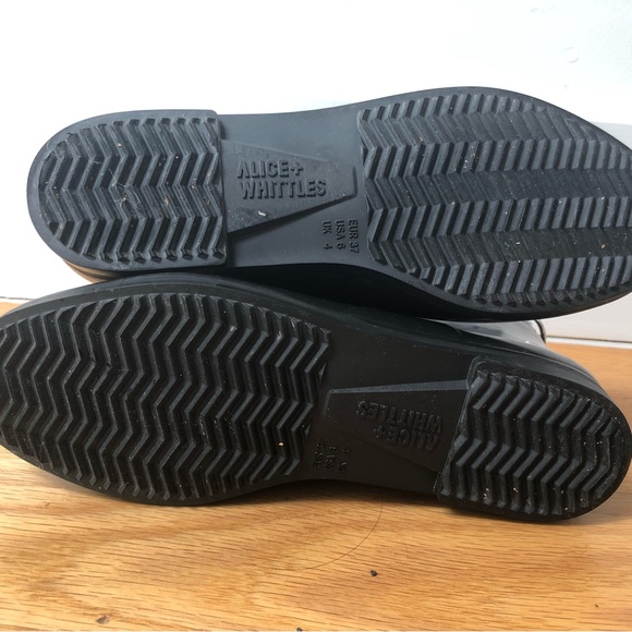 Alice + Whittles black rubber rain boot, like new, size 6 (37). - Picture 4 of 5
